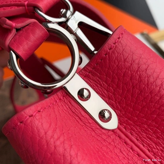 First bag ru LOUIS VUITTON CAPUCINES MINI 0731